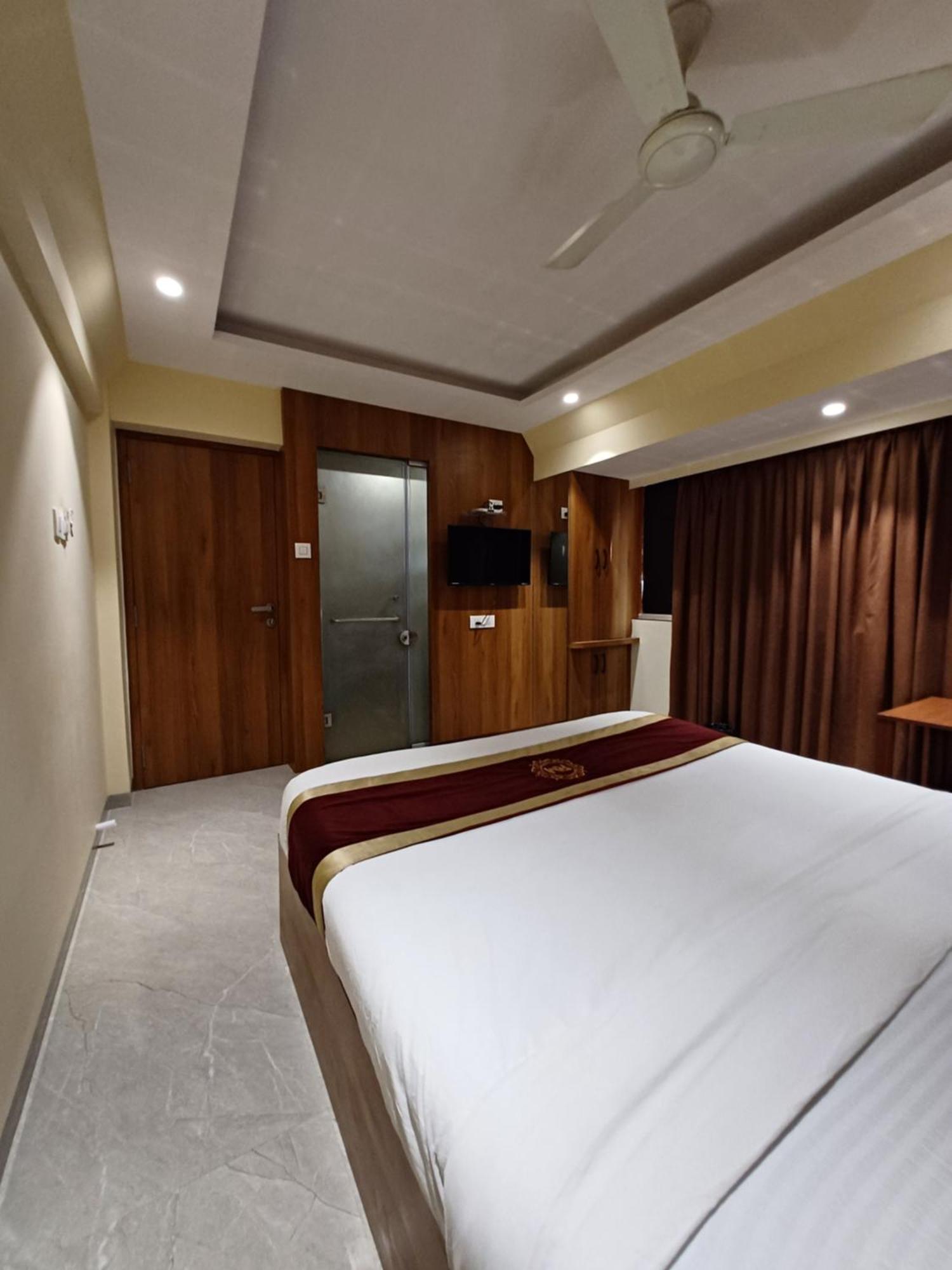 Hotel Ratna Mahal Мумбаї Екстер'єр фото