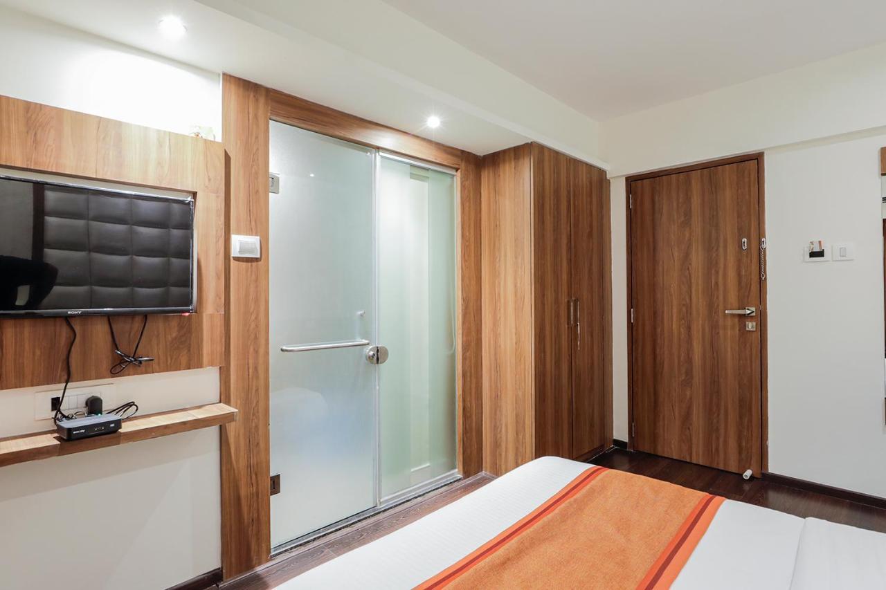 Hotel Ratna Mahal Мумбаї Екстер'єр фото